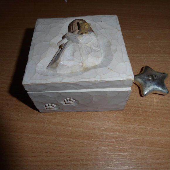 Collectors Willow Tree lidded trinket box